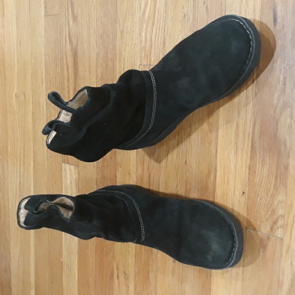 Clarks black suede leather womens boots size 7.5 wide